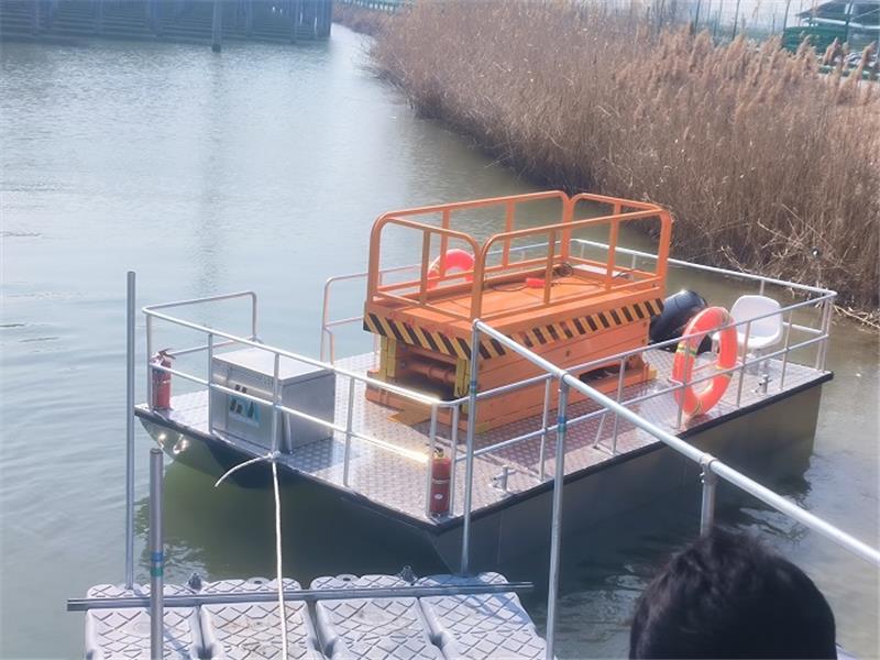 光伏检修船